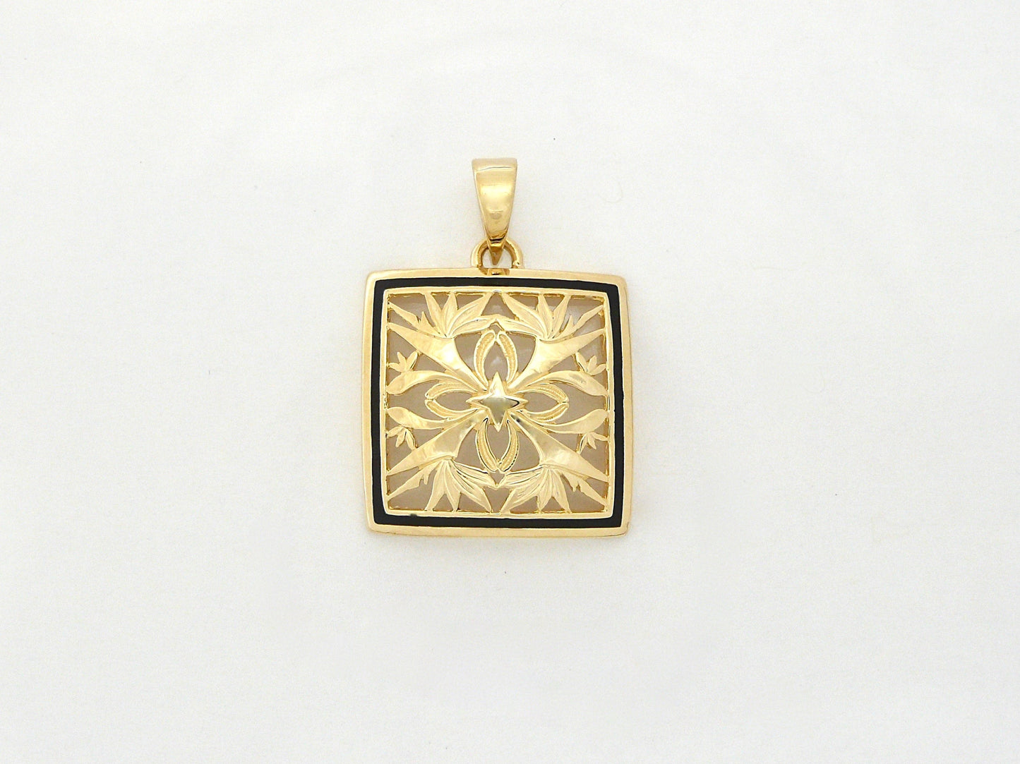 BOP Quilt Pendant - Large image 0
