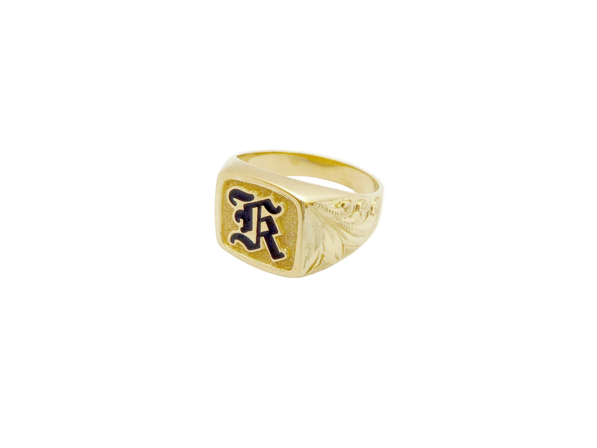 Hawaiian 14K Gold men's round R/E letter ring with engraved initials.