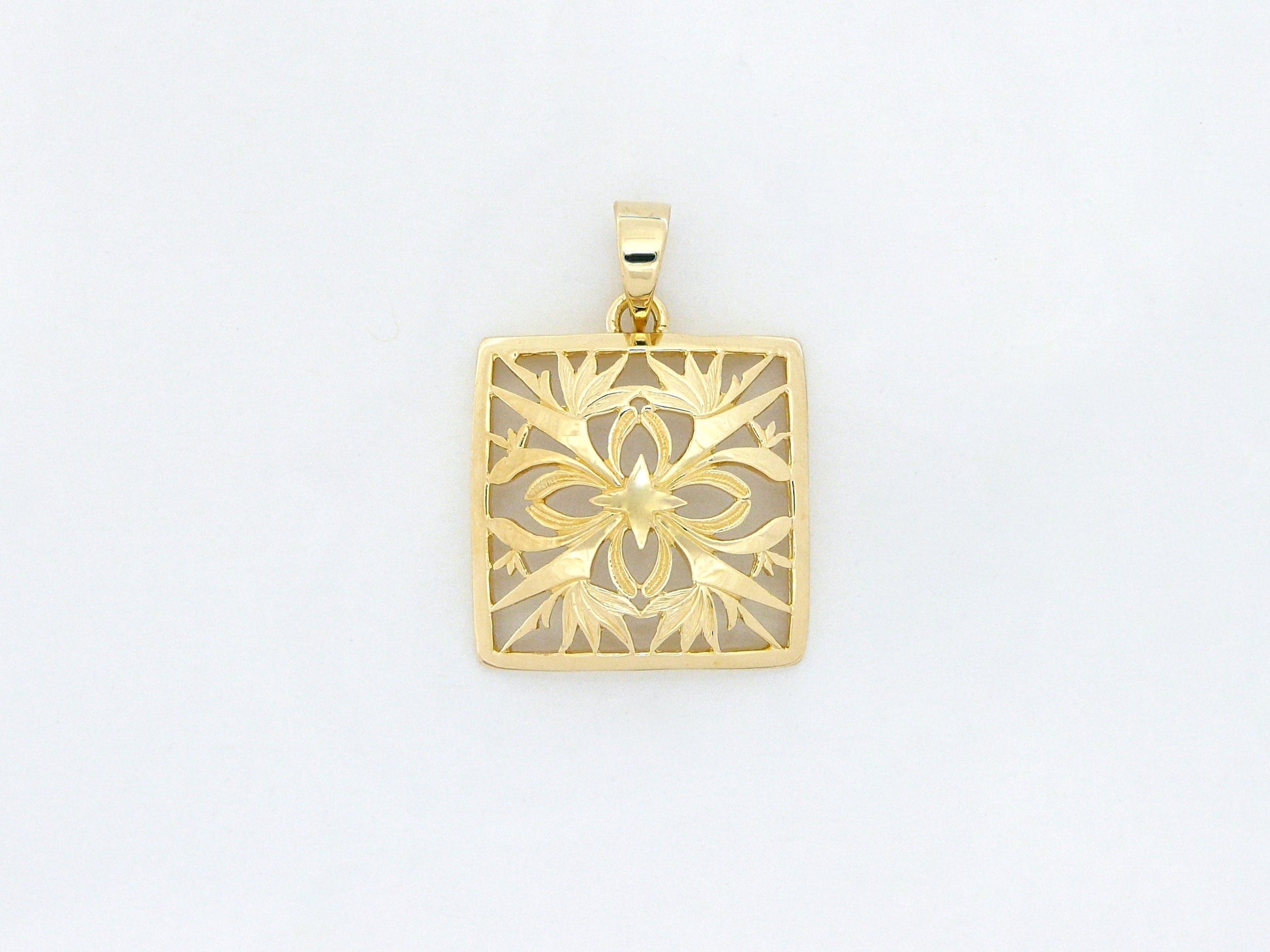 BOP Quilt Pendant - Large image 0