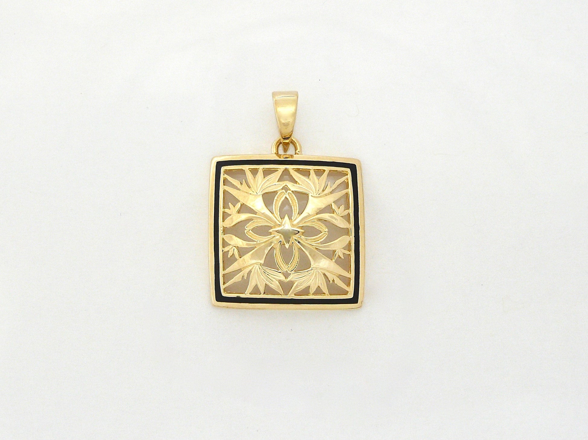 BOP Quilt Pendant - Large image 0