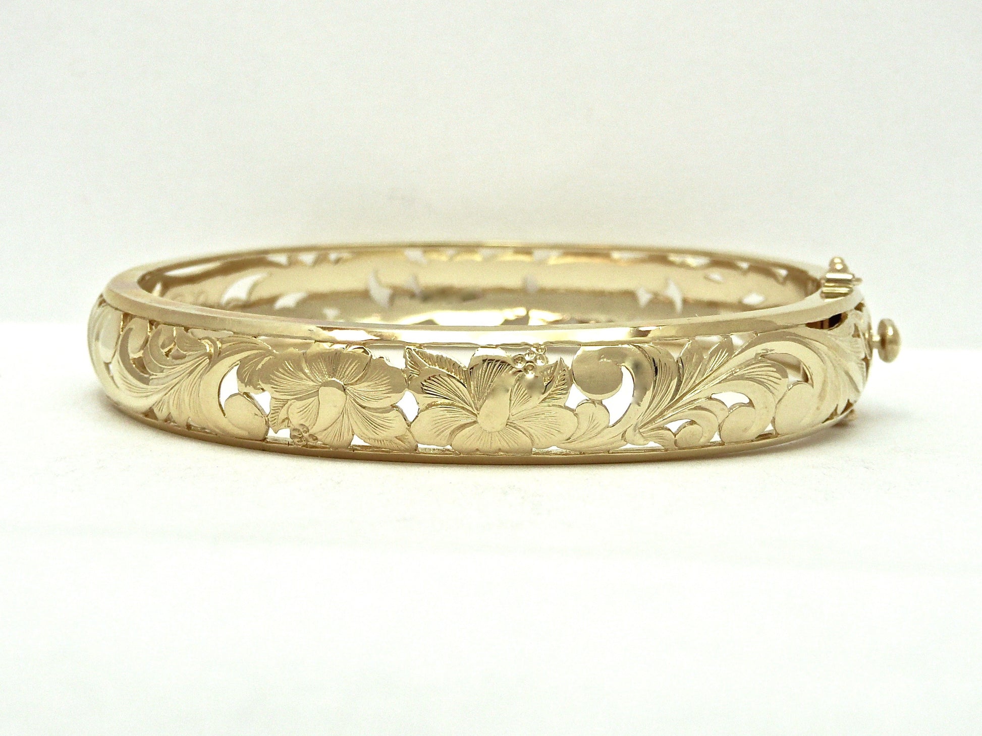 Hibiscus Flower Gold Bangle - 10mm image 0