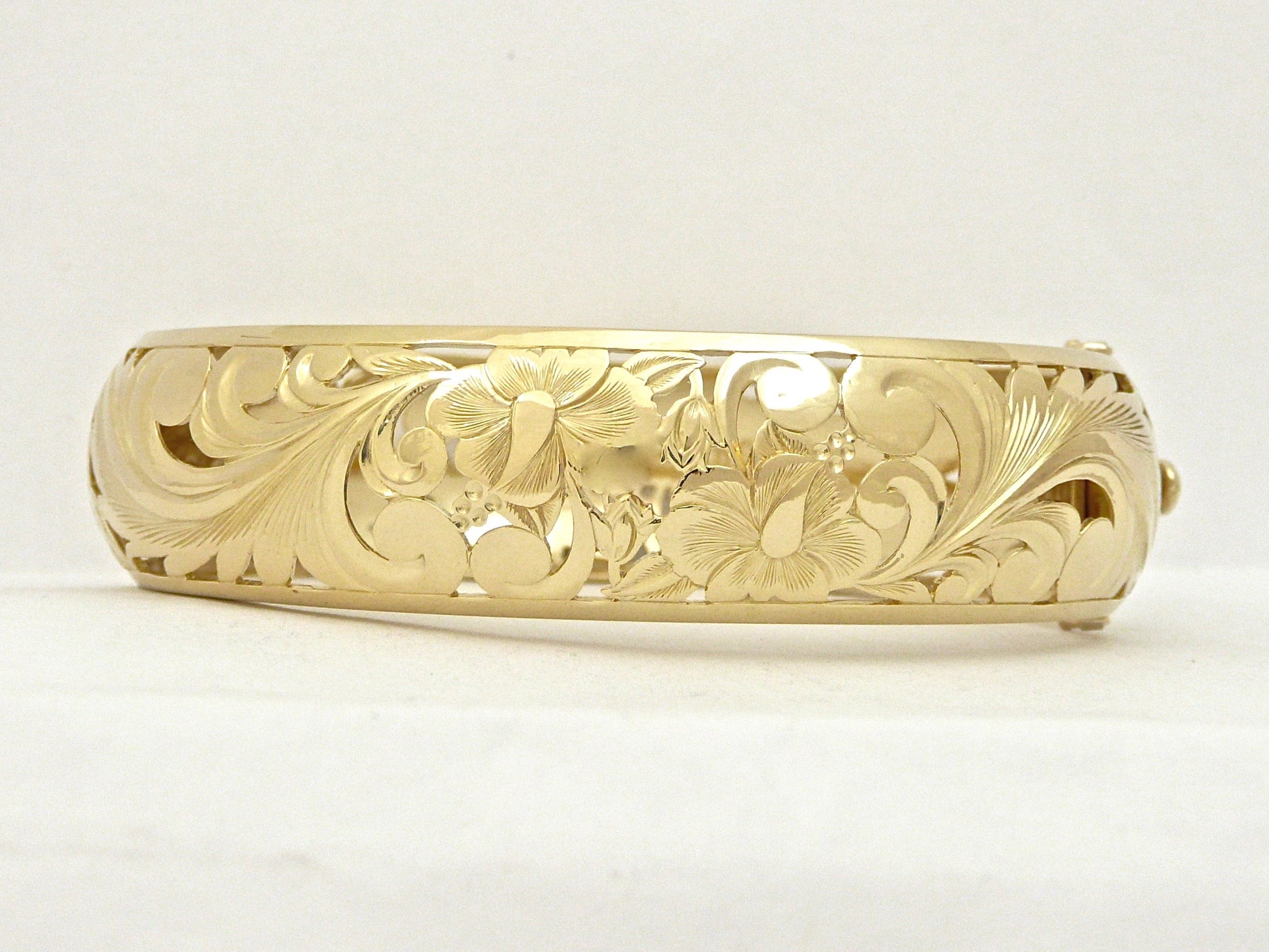 Hibiscus Flower Bangle - 18mm image 0