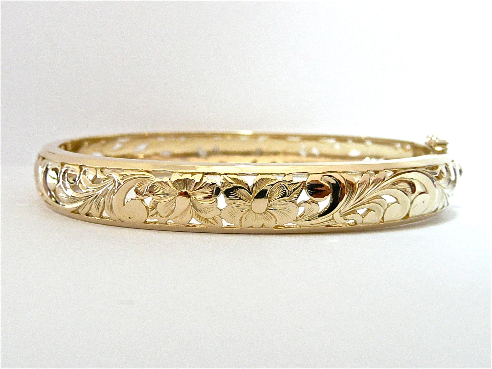 Hibiscus Flower Gold Bangle - 8mm image 0
