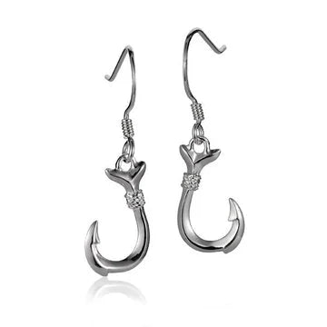 Sterling silver Fish Hook (S) earring with a sleek, curved design perfect for everyday wear.