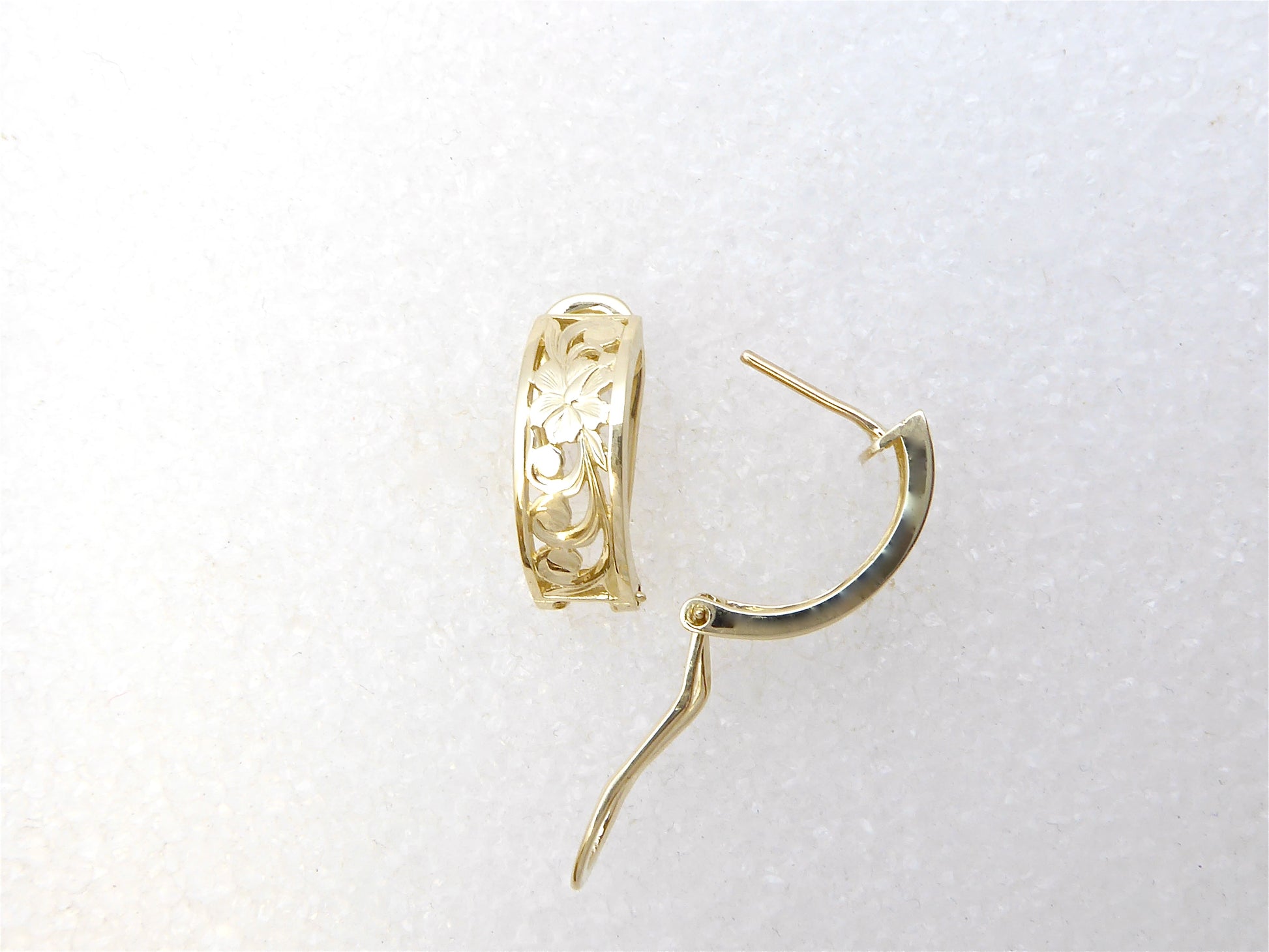 Hibiscus Cut-Out Clip Earring - 6mm image 0