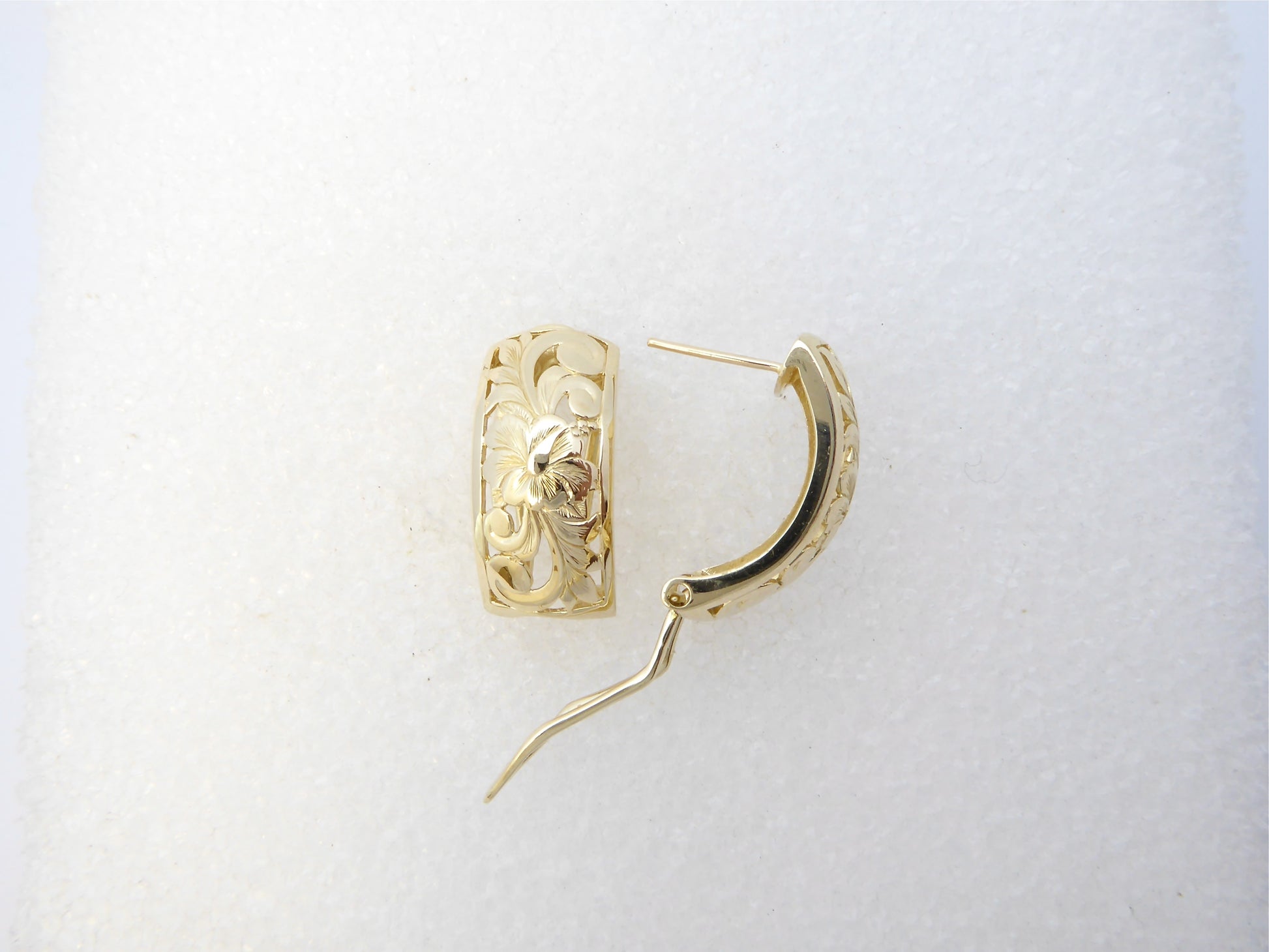 Hibiscus Dome Earring - 10mm image 0