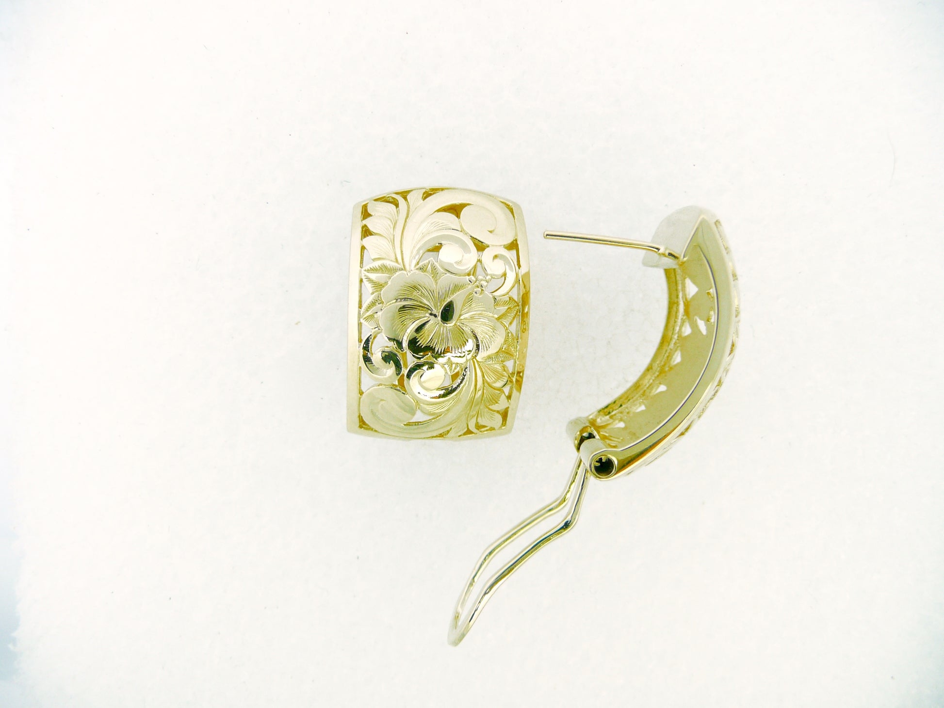 Hibiscus Dome Earring - 15mm image 0