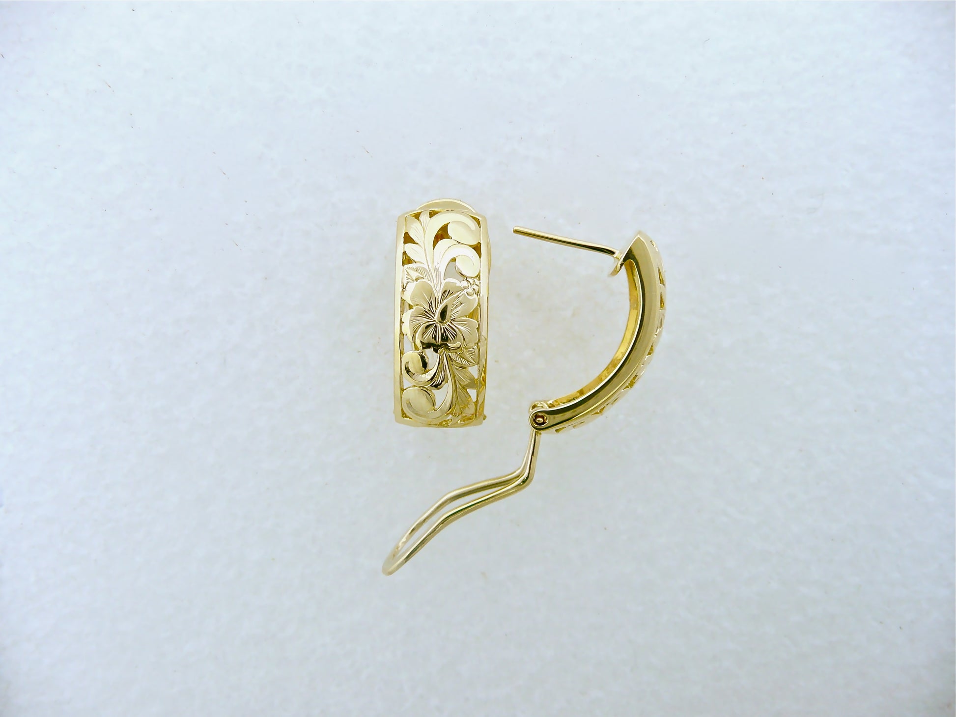 Hibiscus Dome Earring - 8mm image 0