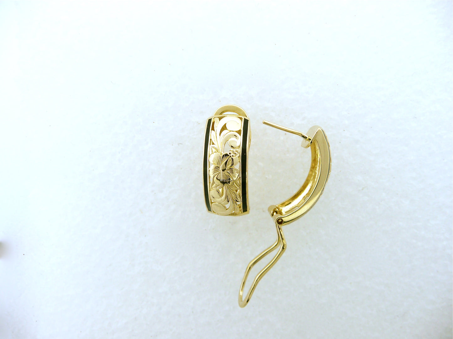 Hibiscus Dome Earring - 8mm image 0