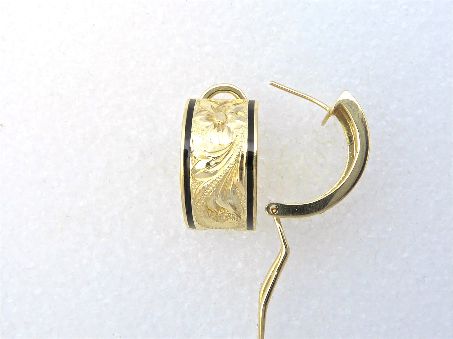 Hibiscus Straight Clip Earring - 10mm image 0