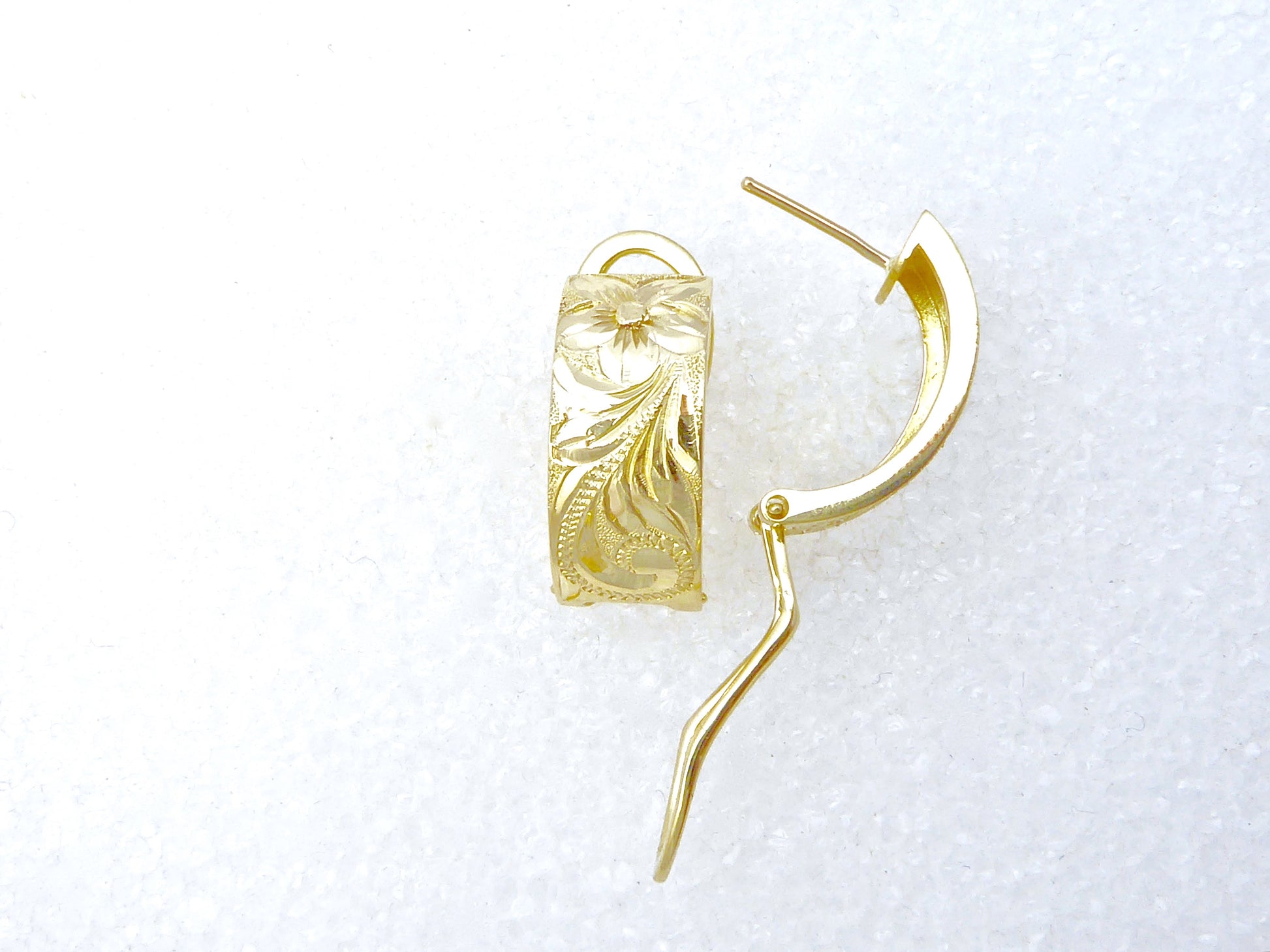 Hibiscus Straight Clip Earring - 8mm image 0