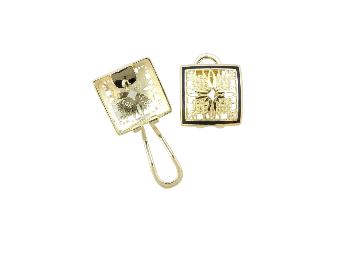 Hawaiian 14K Gold large 14K gold pineapple quilt earring with detailed pineapple design.