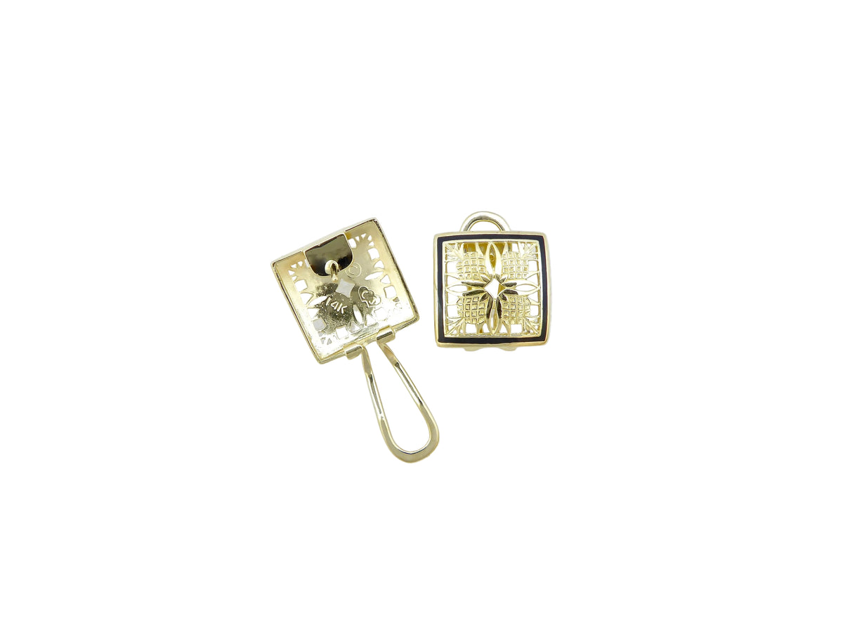 Hawaiian 14K Gold small 14K gold pineapple quilt earring featuring intricate pineapple design, stylish accessory.