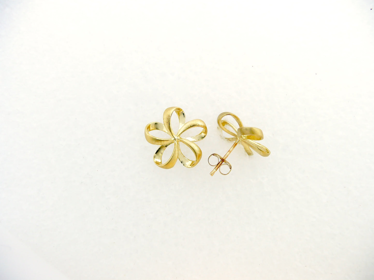 Ribbon Plumeria Earring - Medium image 0