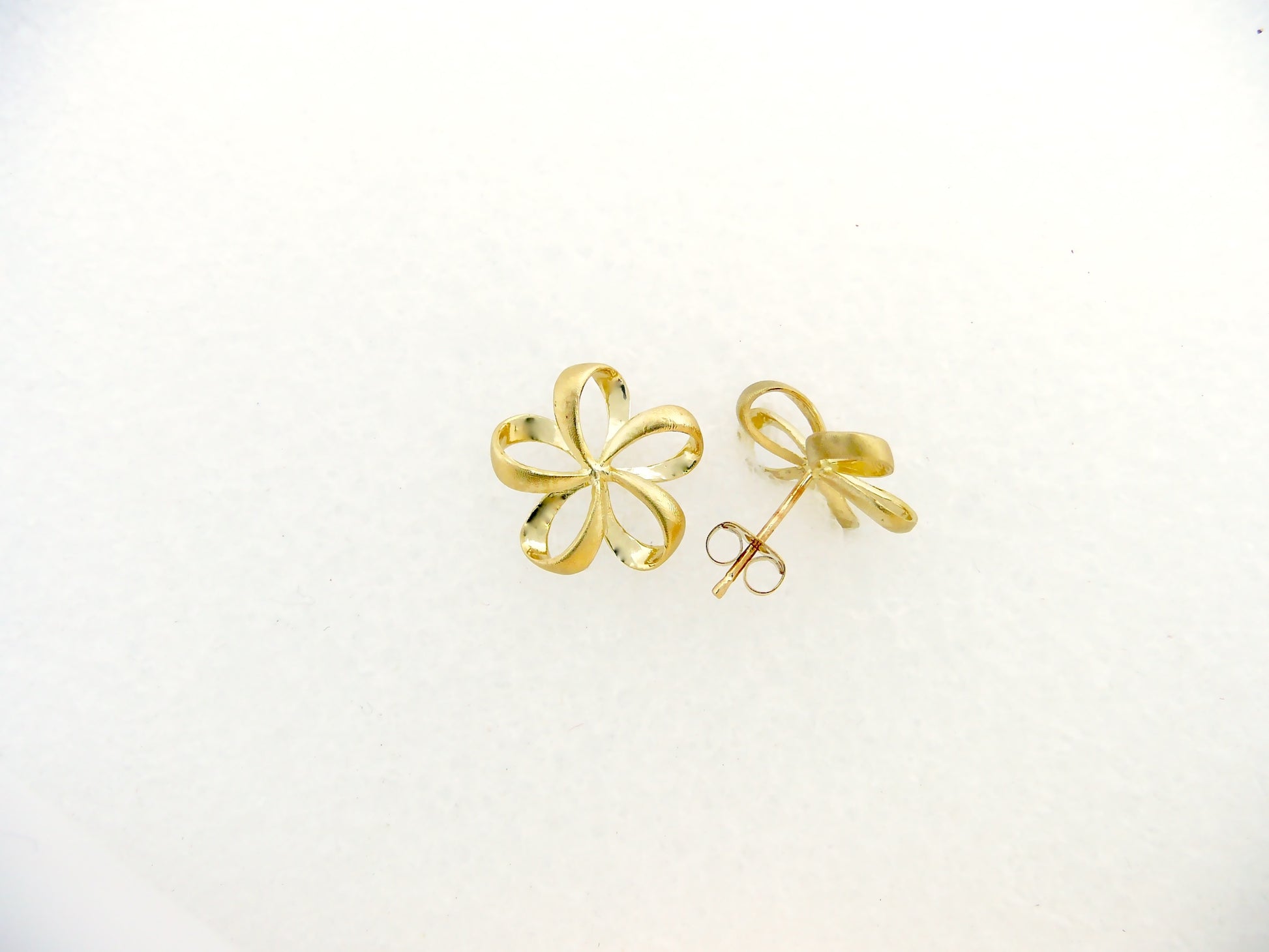 Ribbon Plumeria Earring - Medium image 0