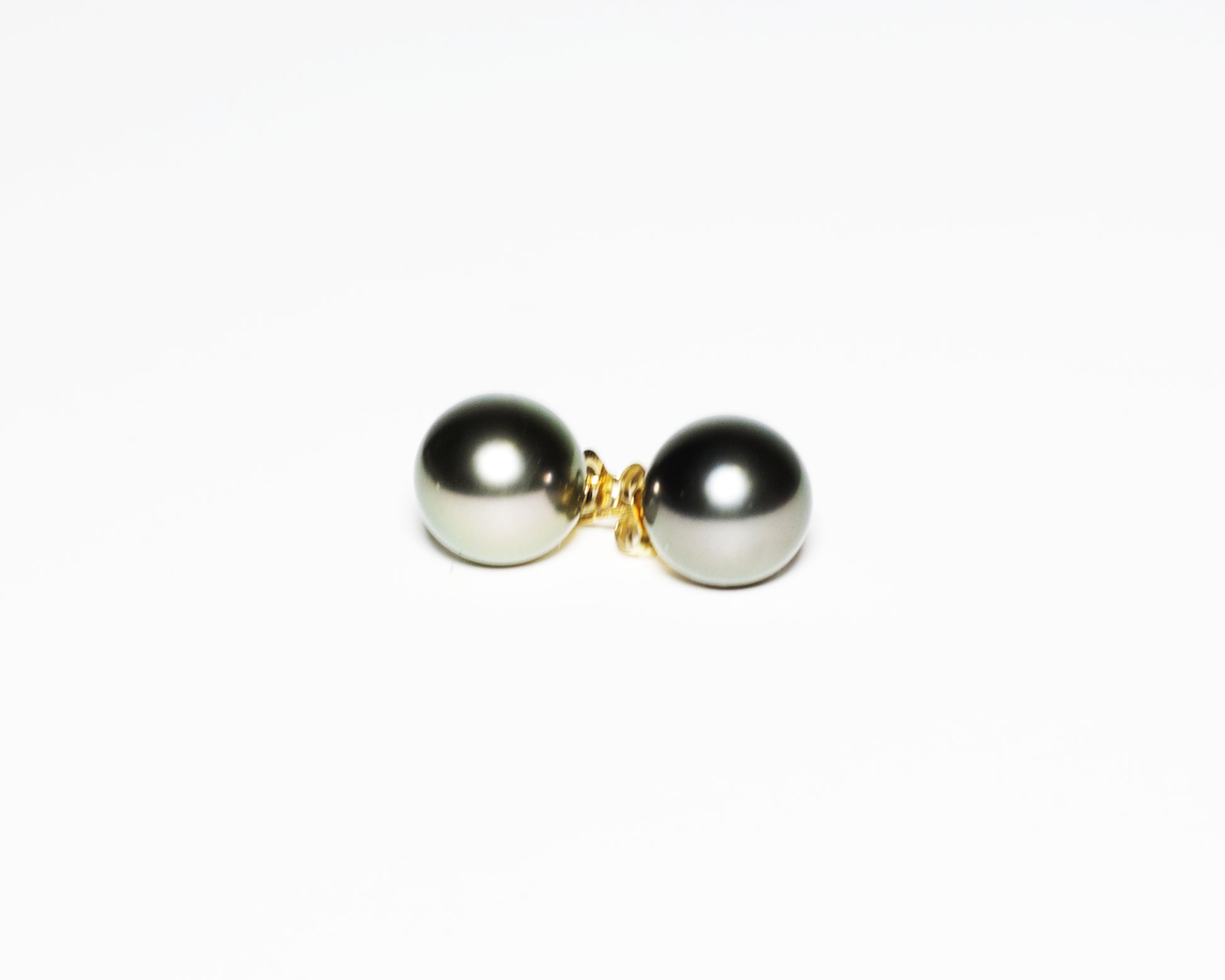 Tahitian Black Pearl Earring image 1