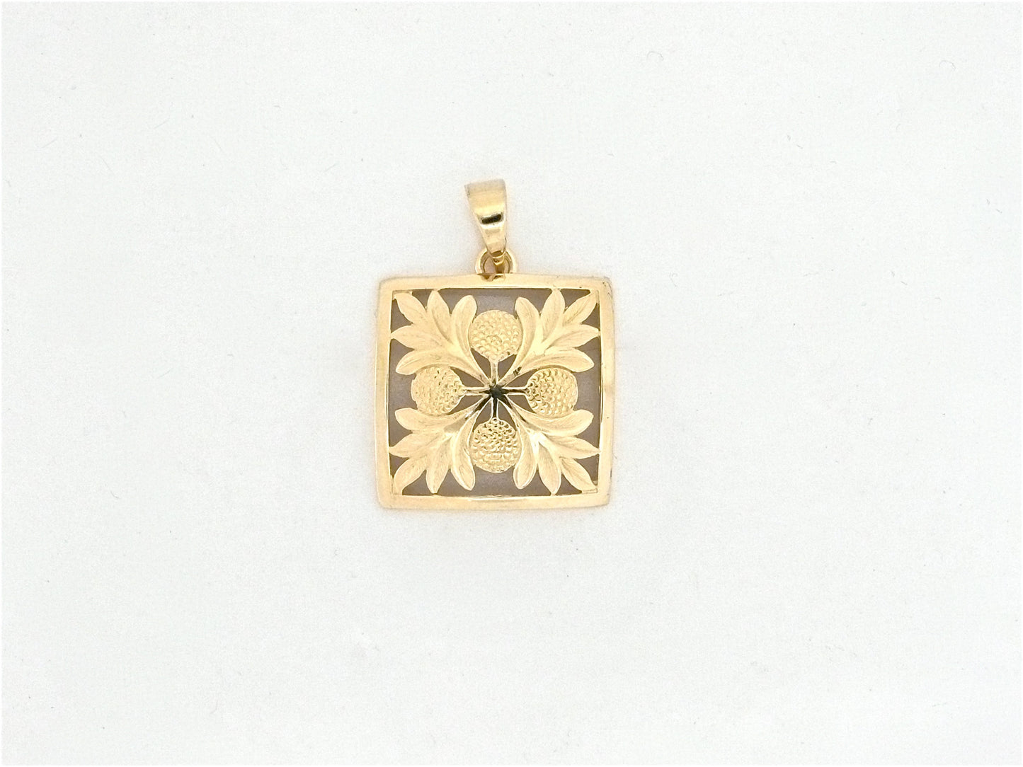 Ulu Quilt Pendant - Large image 0