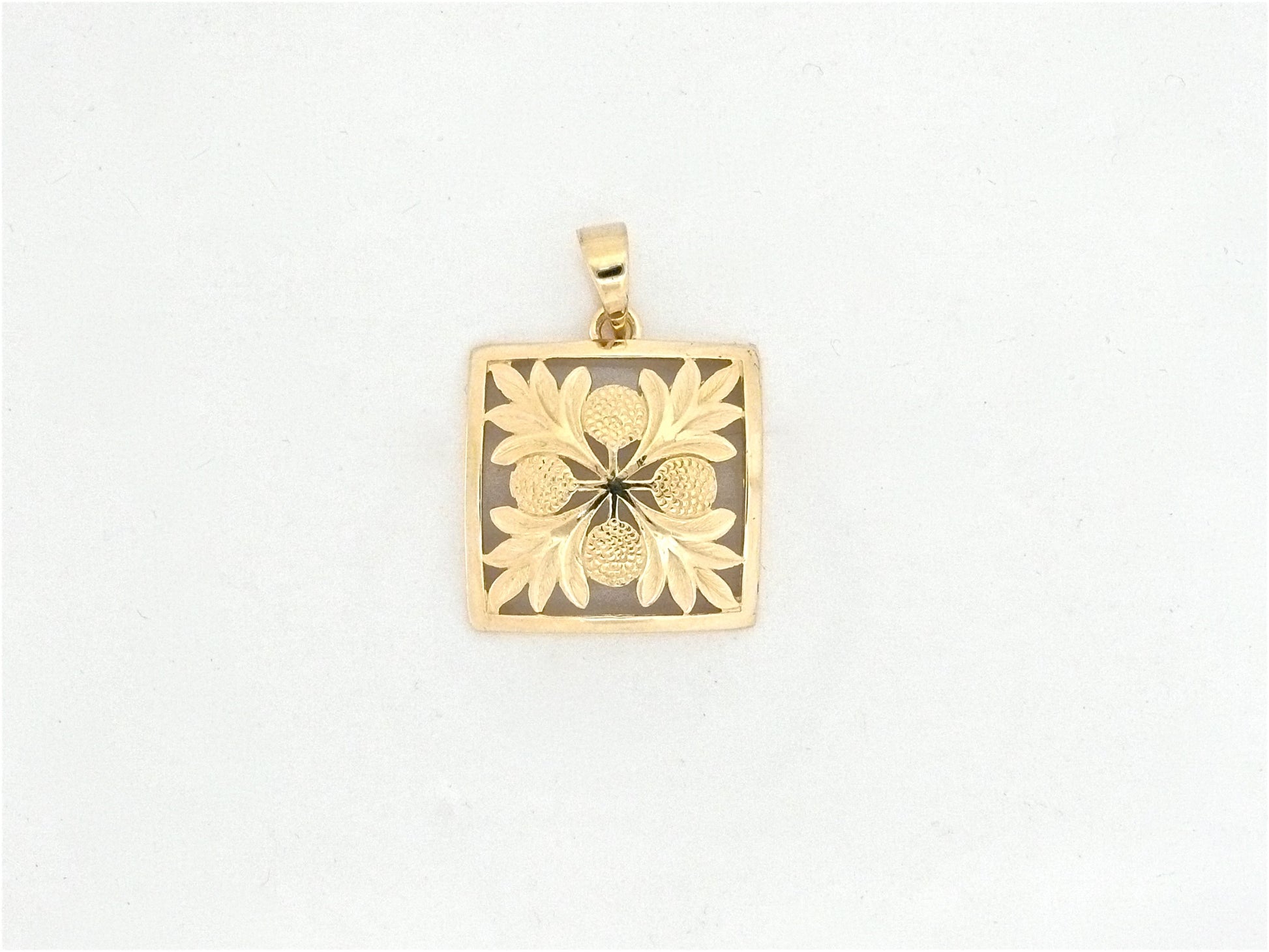 Ulu Quilt Pendant - Large image 0