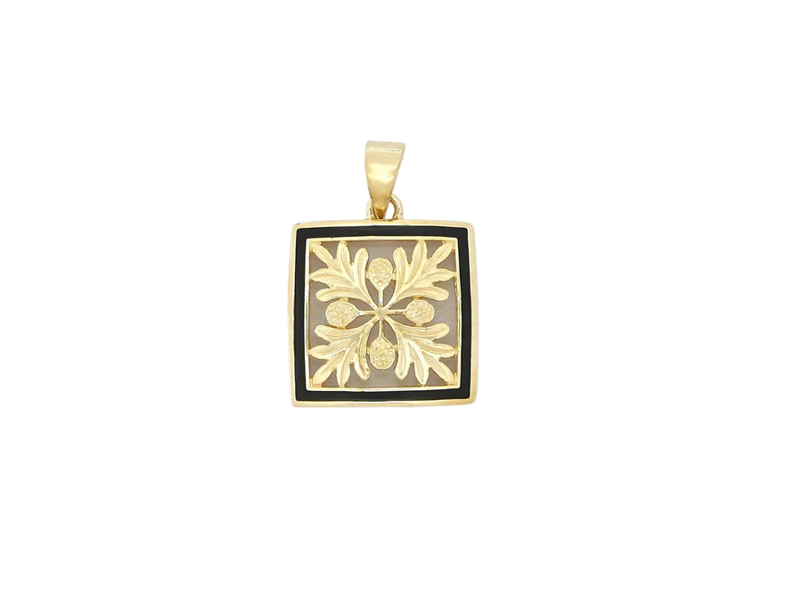 Hawaiian 14K Gold large 14K gold Ulu quilt pendant with detailed design.