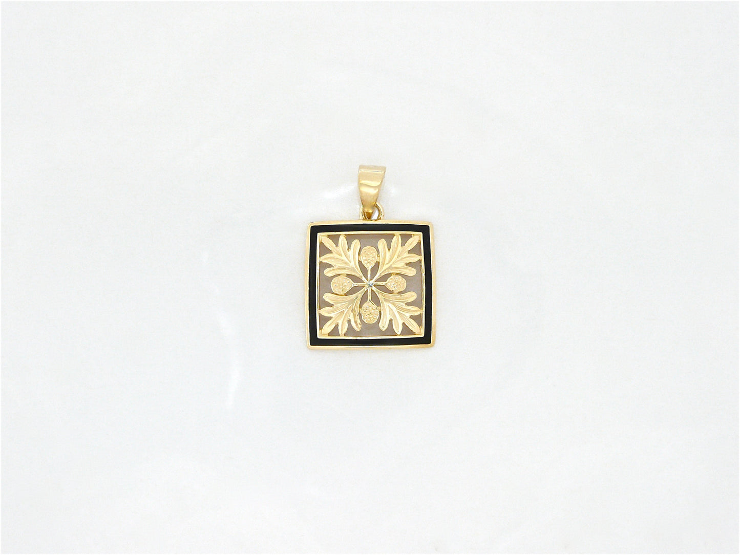 Ulu Quilt Pendant - Small image 0
