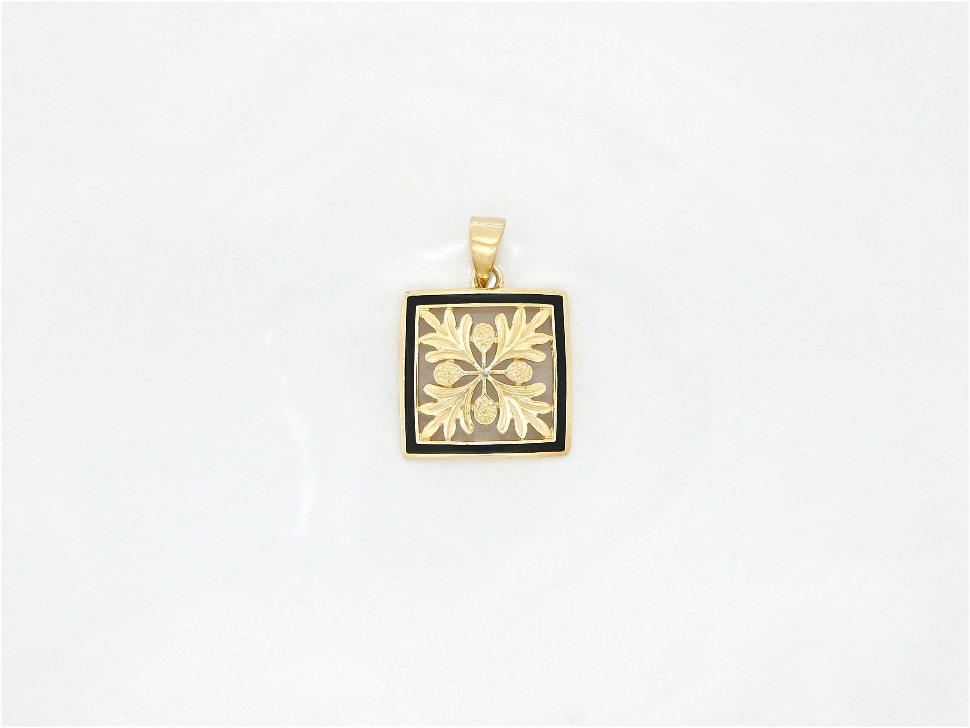 Ulu Quilt Pendant - Small image 0