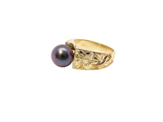 Hawaiian 14K Gold french mount with black pearl.