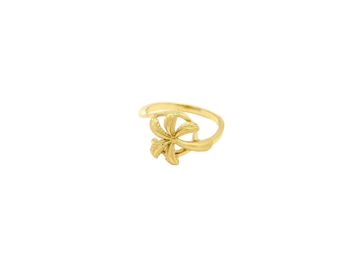 Hawaiian 14K Gold palm tree ring with detailed design.